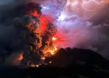 Kenapa Ada Kilatan Petir Ketika Gunung Ruang Erupsi?