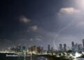 Serangan Rudal Iran Guncang Tel Aviv, Warga Panik Cari Perlindungan