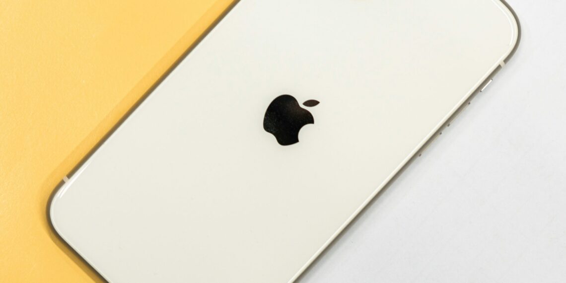 Apple Cetak Sejarah Baru Berkat Lonjakan Penjualan iPhone