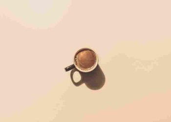 Cuaca Terik Meningkat, Ahli Ingatkan Cara Cerdas Atur Minum Kopi agar Tubuh Tidak Kekurangan Cairan
